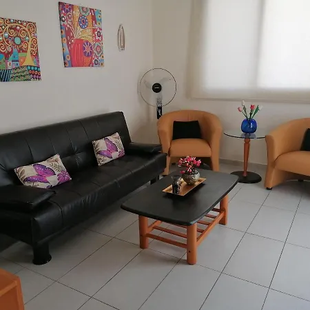 Polyxenia House בית נופש