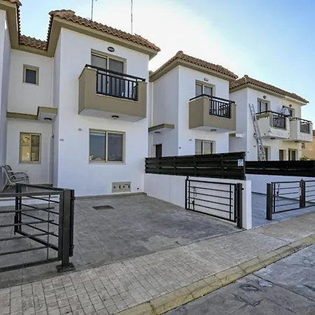 Polyxenia House Ferienhaus Protaras