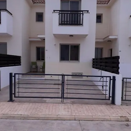 בית נופש Polyxenia House פרוטאראס